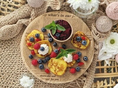 Banánové lívanečky z kokosové mouky s lesním rozvarem